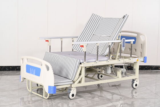 4 Motor Turning Nursing Bed 2050x960mm Manual Backup with Wood Grain Dining Table